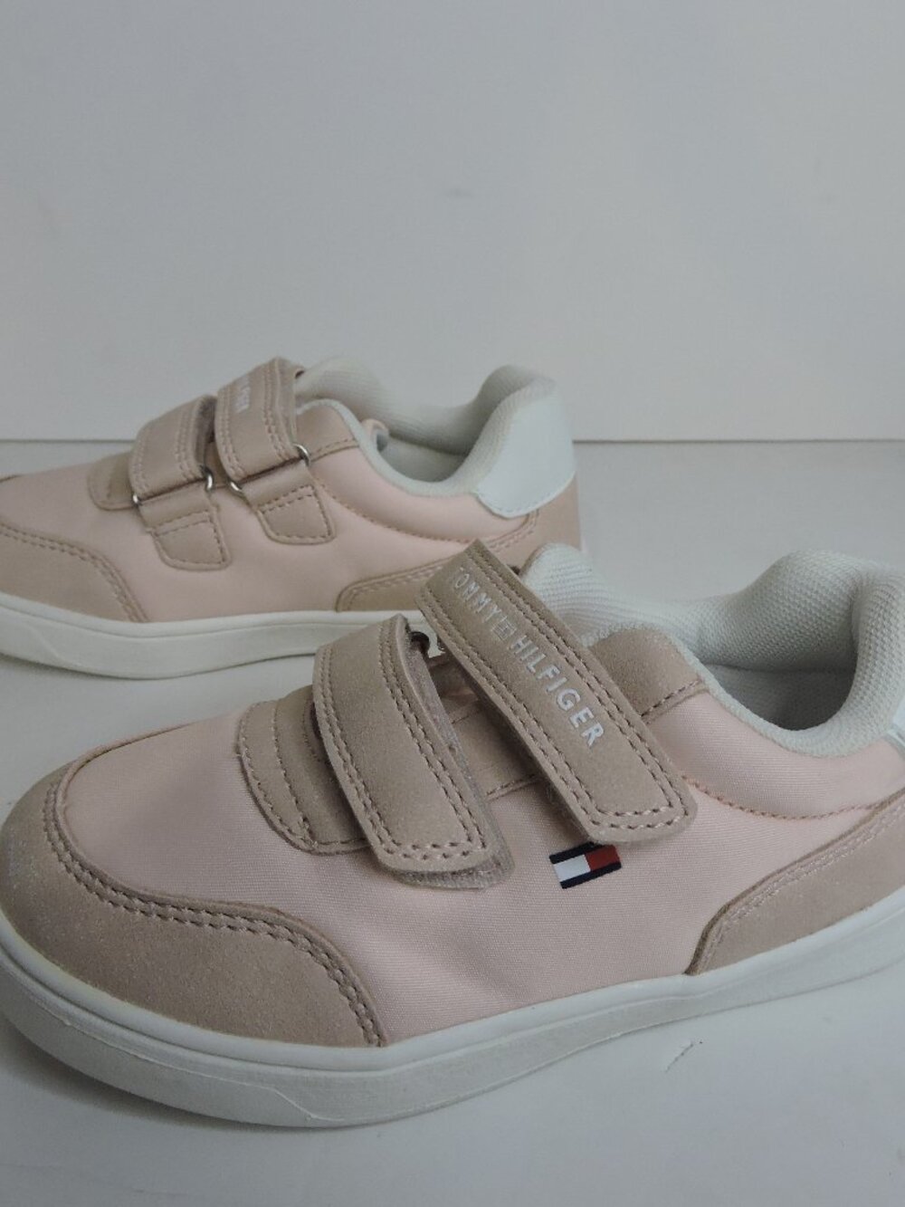 Brand new Tommy Hilfiger LAGE - kids Trainers -